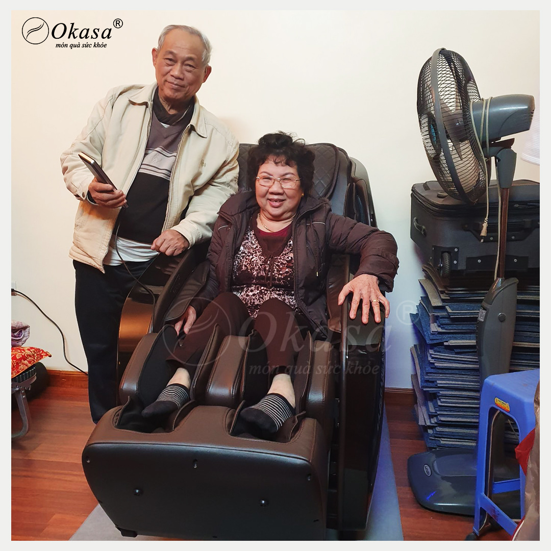 Ghế massage dành cho người già hỗ trợ điều trị đau nhức xương khớp