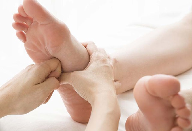 Cách massage bấm huyệt ở chân tốt cho dạ dày