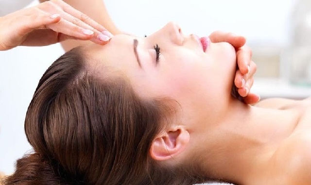 Cách massage bấm huyệt vùng đầu