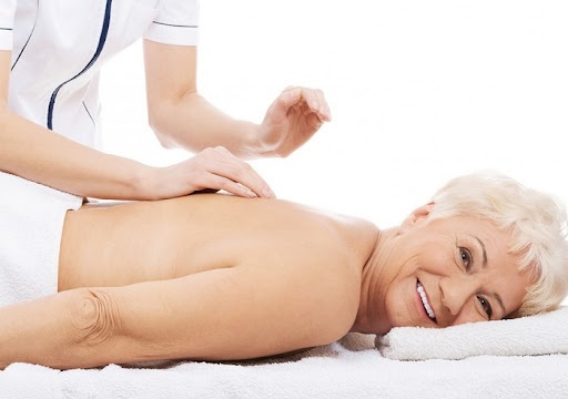 Cách massage cho người cao tuổi