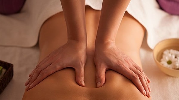 Cách massage cho vùng lưng