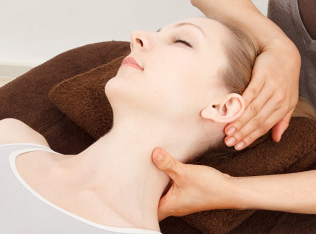 Cẩn trọng khi massage gáy – cổ