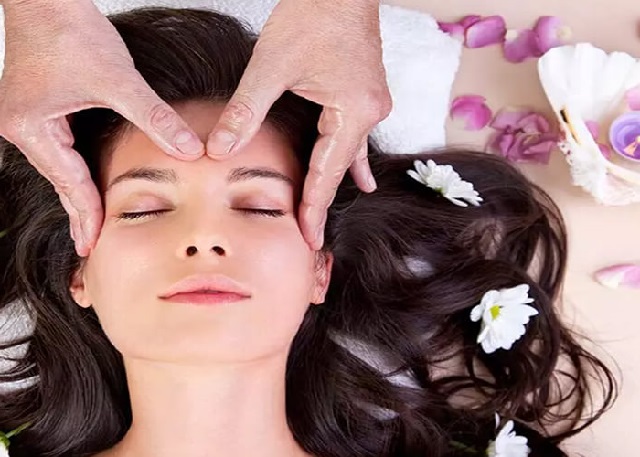 Chia sẻ bí quyết massage làm sáng da