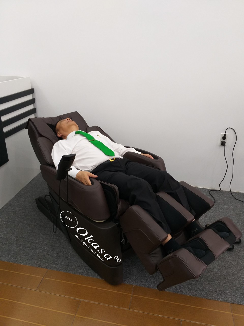 Ghế massage văn phòng nâng cao hiệu quả công việc