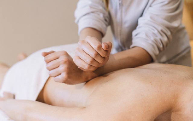 Học cách massage thư giãn để xóa tan mệt mỏi trong cơ thể