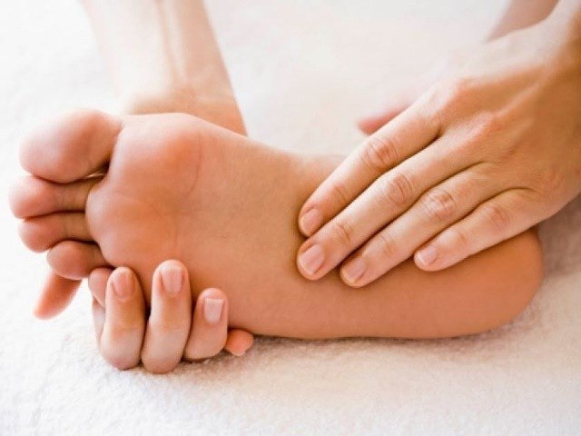 Hướng dẫn cách massage lòng bàn chân