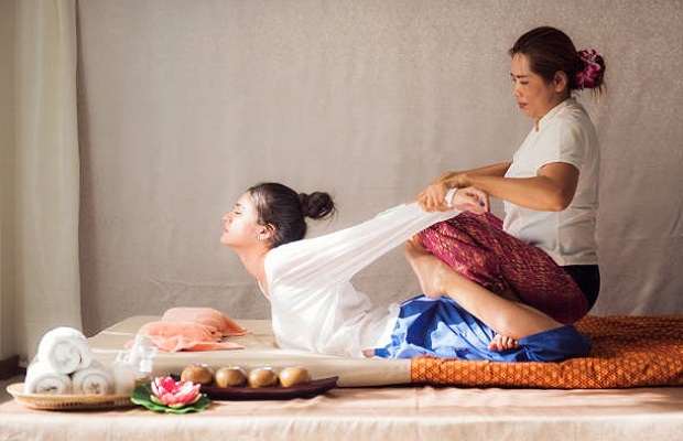 Liệu pháp massage Nuad Thái