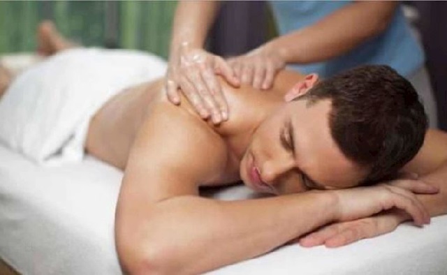 Liệu pháp massage xoa dịu cơn đau ở cổ & gáy