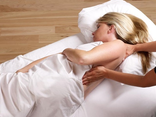 Massage giúp giảm đau lưng cho bà bầu