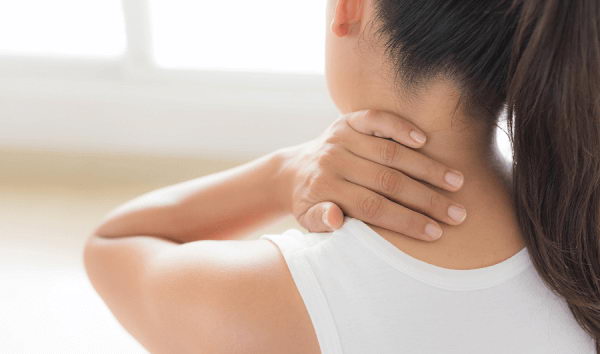 Triệu chứng đau sau ở gáy và cách massage